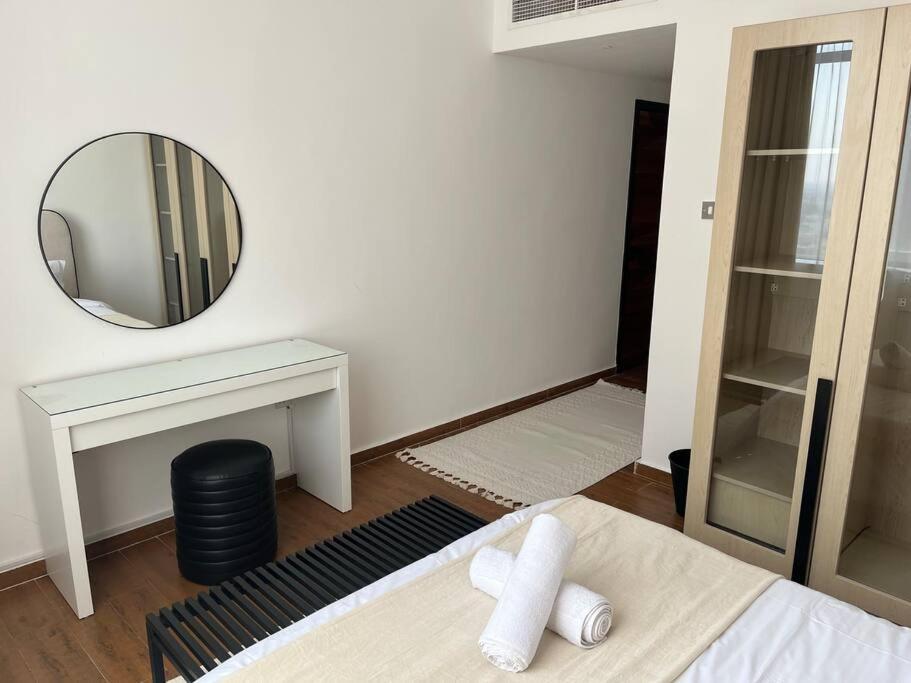 Apartment Luxury 1bd In Free Parking Near