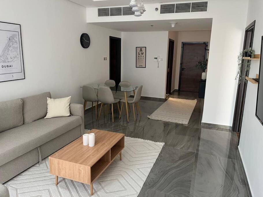 Apartment Luxury 1bd In Free Parking Near Ajman
